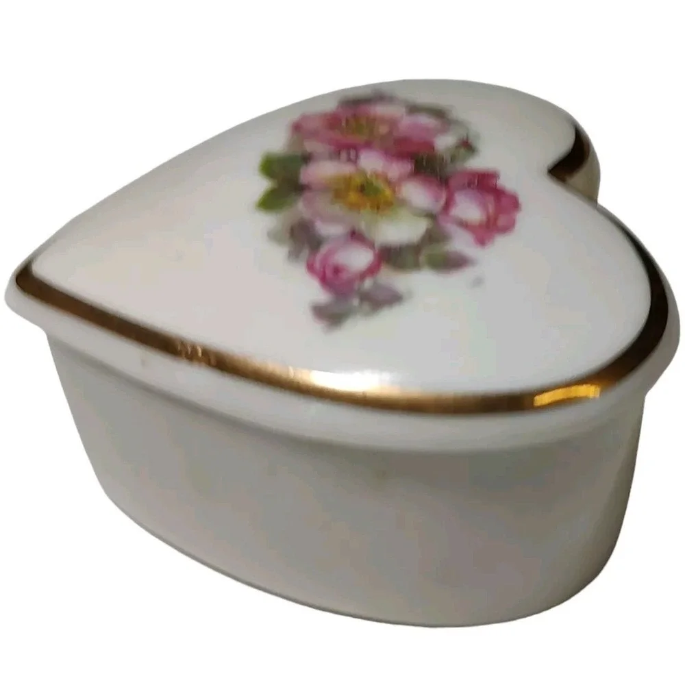 Gerold Porzellan Trinket Box‎ Tettau Bavaria Heart Shaped Floral Gold Accents